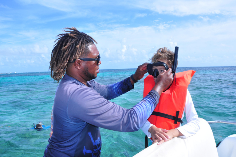 Private Yacht Tour with Snorkeling, lagoon and wild beach Your for 1-4 persons