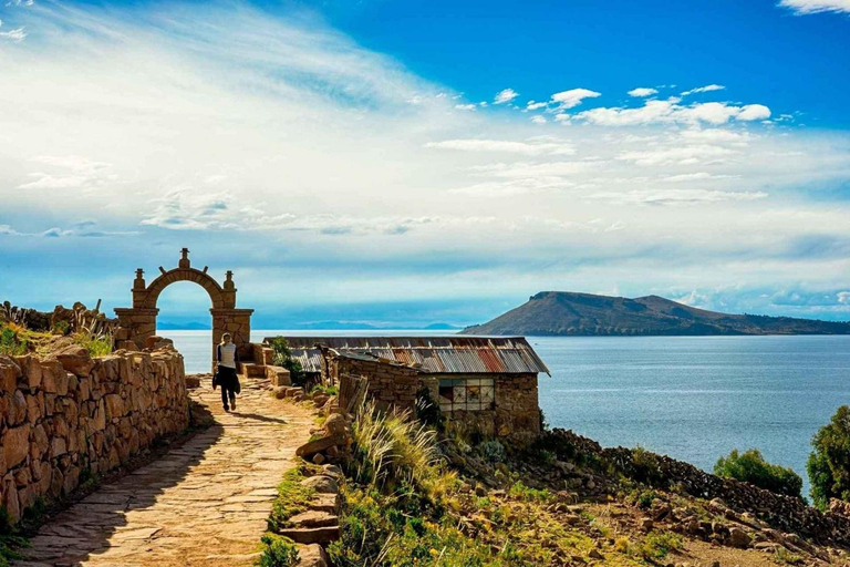 Puno: Ganztagestour Uros - Taquile. Besuch des Titicacasees