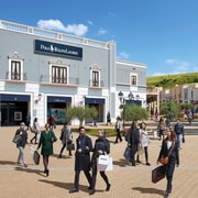 Tour privado com Personal Shopper no Sicilia Outlet Village