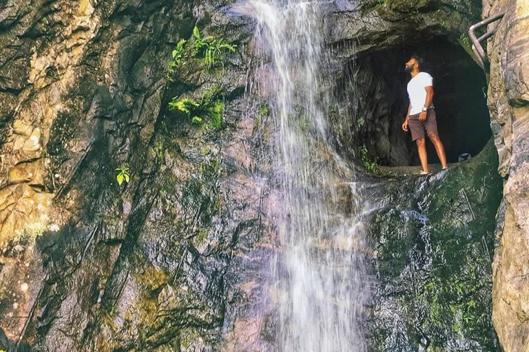Kandy: Temple of Tooth, Train Ride, & Cave Waterfall Tour