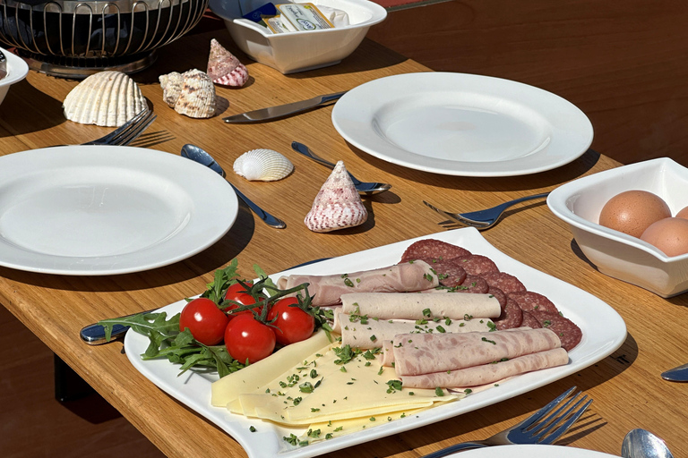 Stuttgart: Neckar Breakfast Boat Tour Stuttgart: Breakfast Neckar Boat Tour