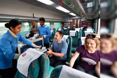 From Delhi: Taj Mahal & Agra Day Tour by Gatiman Train AC Car + 1st Class Train Tickets + Entrances + Guide + Meal