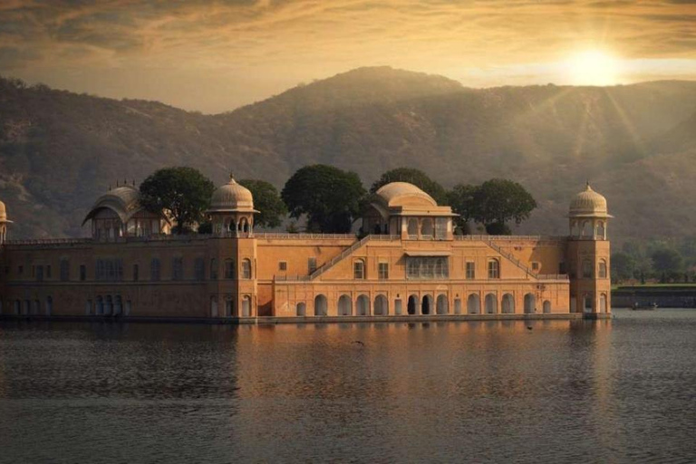 Jaipur : Visite privée de la ville avec chauffeur et guideJaipur : Visite privée de la ville avec chauffeur et guide et entrée