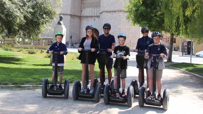 Tour turístico en grupo en Segway por Valencia