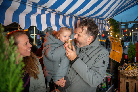 Amsterdam: Cozy Light Festival Cruise with Hot Chocolate