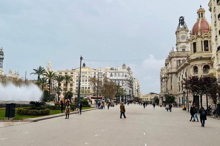 Valencia: Top 25 Highlights Guided Bike Tour Valencia: Top 25 Highlights Guided Bike Tour.