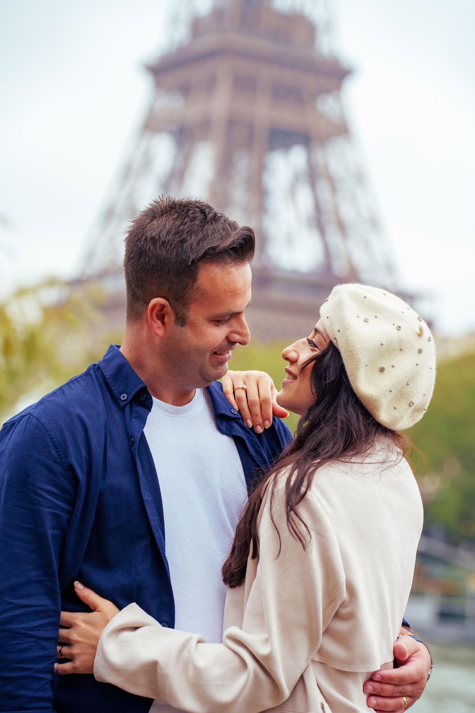 Paris: Eiffelturm-Fotoshooting mit einem Profi