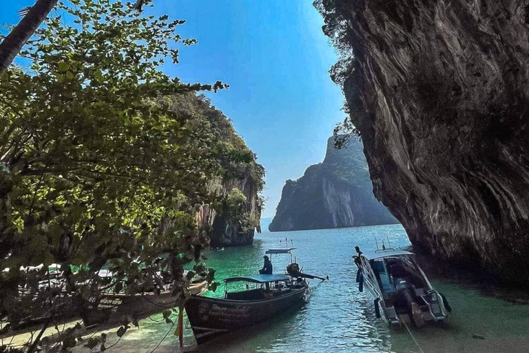 Krabi: Private Long-Tail Boat Tour to Hong Island