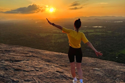 Moments d'or : Excursion au lever et au coucher du soleil à Pidurangala