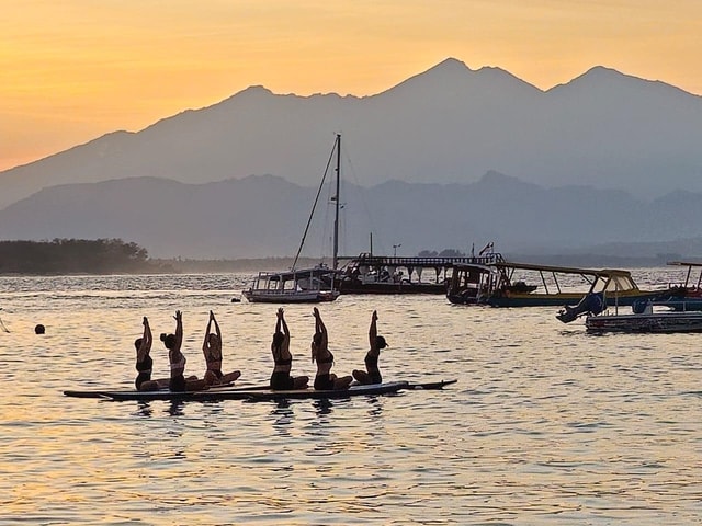 Gili Trawangan : Sup Yoga Sunset And Sunrise