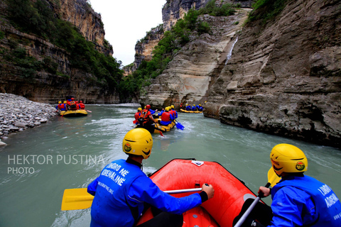 Vanuit Berat, Albanië: Osumi Canyons Rafting Trip met LunchRaften in Osumi Canyon