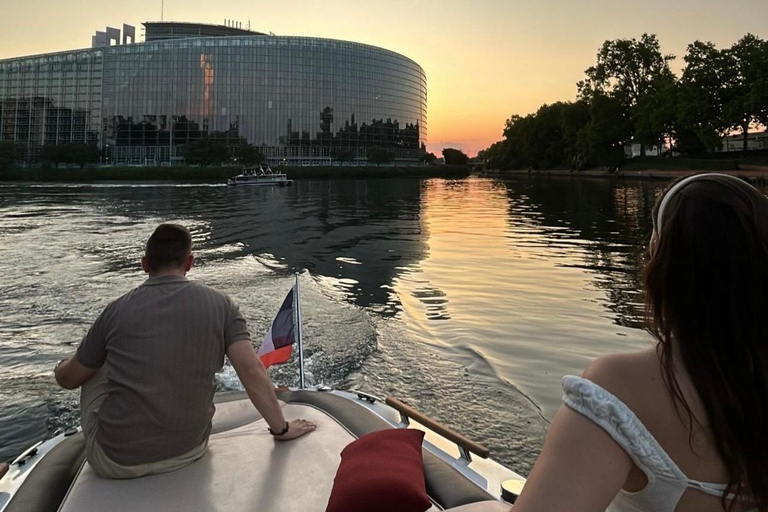 Strasbourg: Private boat-tour on the River Ill with skipper – Picasso (4 people) Strasbourg: Private River Ill Boat Tour with Skipper – Picasso (4 people)