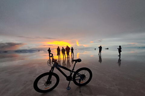 Salar de Uyuni: 1-day tour with sunset