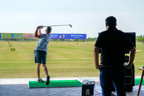 Phnom Penh: Exclusive Premium Golf Experience Nighttime 9-Hole Golf Experience