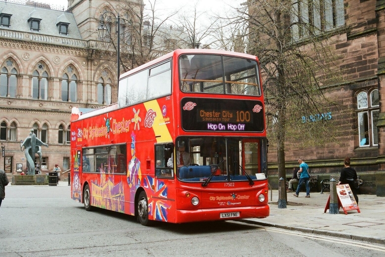 Tour en autobús con paradas libres por la ciudad de ChesterPase familiar de 24 horas