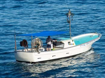 Amalfi cost boat: boat tour with traditional gozzo