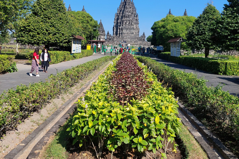 Yogyakarta: Subida VIP a Borobudur y Visita al Templo de Prambanan