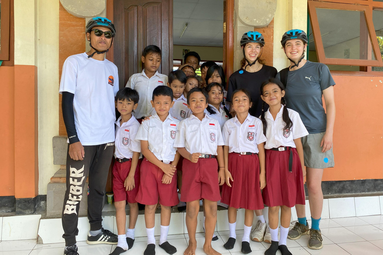 Ubud: Downhill-cykeltur med risfält, vulkan och måltidPrivat grupp