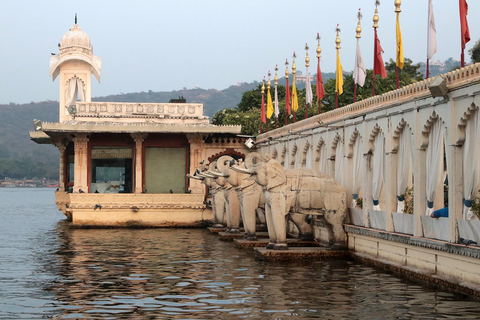 Udaipur: Tour guidato della città dei laghi di una giornata intera