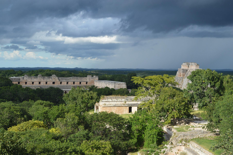 Uxmal : Site archéologique : visite guidée à pied avec droit d&#039;entréeVisite de groupe en anglais ou en espagnol avec droit d&#039;entrée