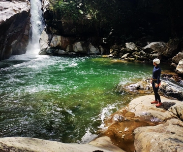 Aventura de Canyoning em Guatapé: Águas cristalinas e vida selvagem