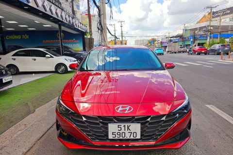 Taxi privato: Aeroporto Tan Son Nhat - Distretto 2, 7, 8, 12VAN ( 8 persone + 8 bagagli )