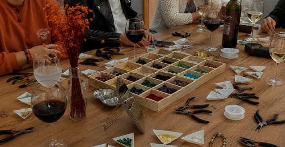 Valencia: Jewelry-Making Workshop with Unlimited Drinks