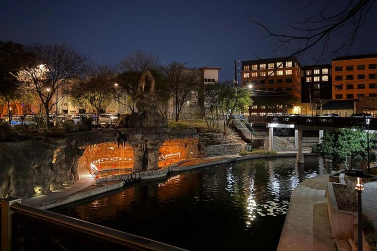San Antonio: City Lights Night Tour by Trolley