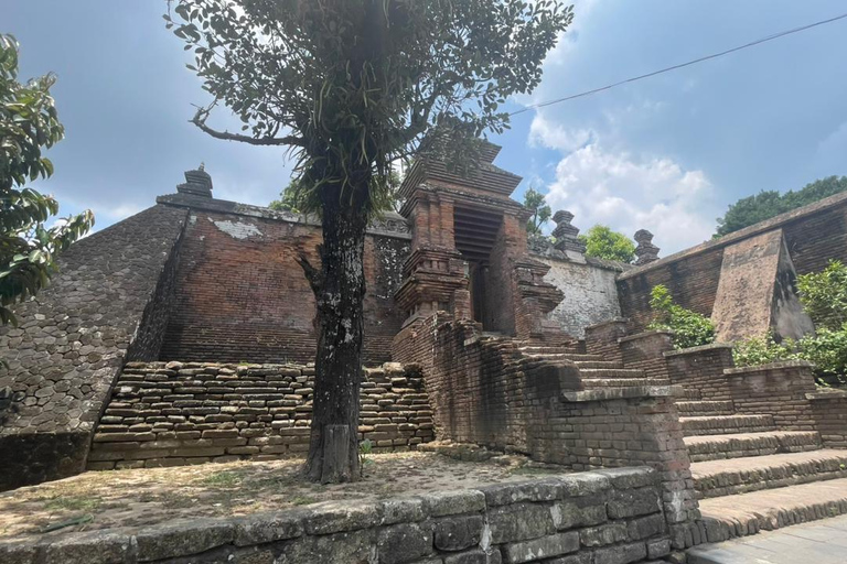 Yogyakarta: o Reino Mataram permanece com o artesanato em prataYogyakarta: Vestígios do Reino Mataram com exposição de prata