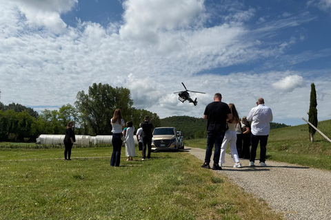 San Gimignano: Helicopter Wine Tour in Chianti Region Activity with 25-Minute Helicopter Ride