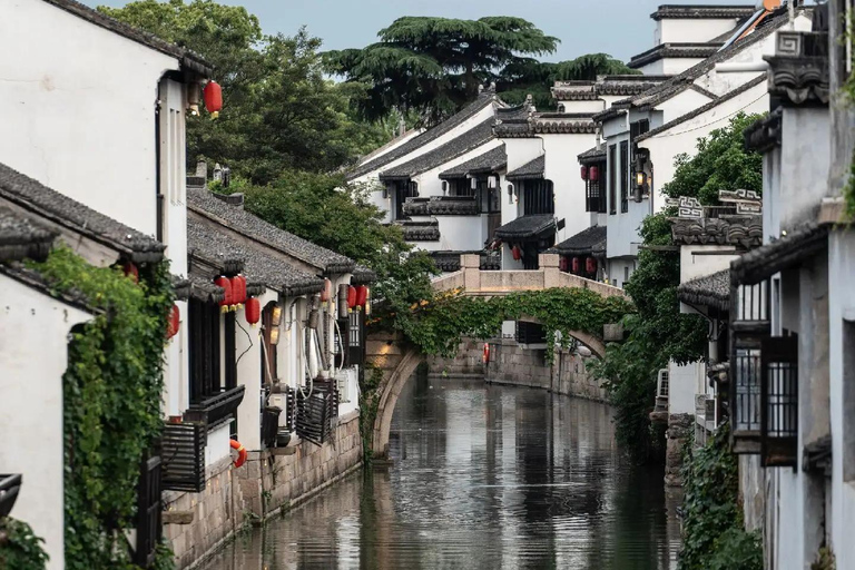 Shanghai: Zhouzhuang & Luzhi Water Town Tour with Boat Ride