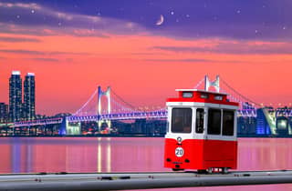 Busan: Haeundae-Sky-Capsule bei Sonnenuntergang & Fotospots mit Nachtblick
