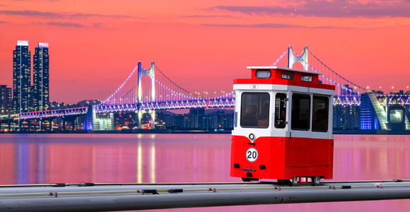 Busan: Haeundae-Sky-Capsule bei Sonnenuntergang & Fotospots mit Nachtblick
