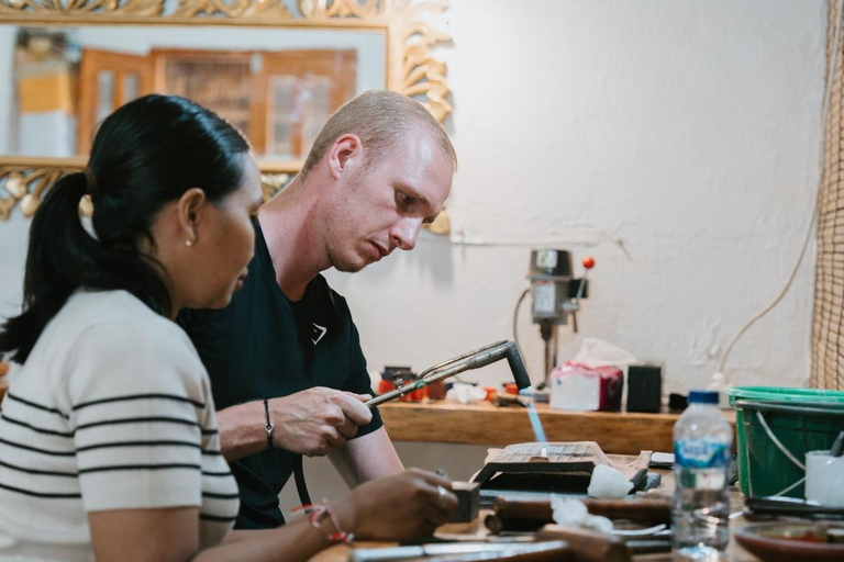 Uluwatu: Aula e workshop de prata Krisna