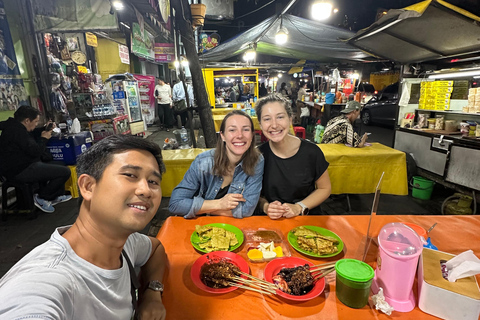 Jakarta: avondwandeltour met snacks en dinerJakarta: nachtelijke wandeltour met snacks en diner
