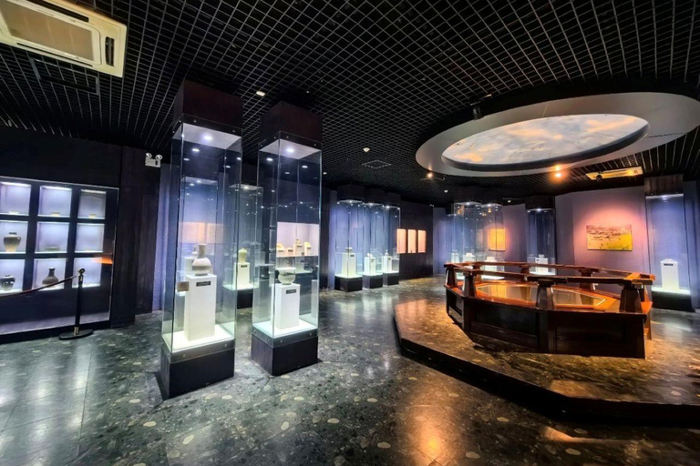 Hangzhou: Private Southern Song Dynasty Day Tour Private Tour for 1–2 People
