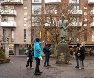 Reykjavik: Sightseeing Walking Tour with a Viking