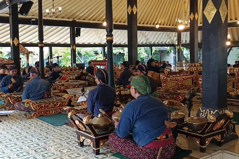 Kalitalang-Merapi Hike, Keraton Yogyakarta & Tamansari Tour