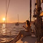 Alghero: Aperitivo & Cocktails al tramonto in barca a vela solo per adulti