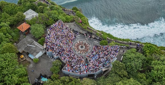 Uluwatu: Kecak Dance Entry Ticket & Raincoat if It Rains