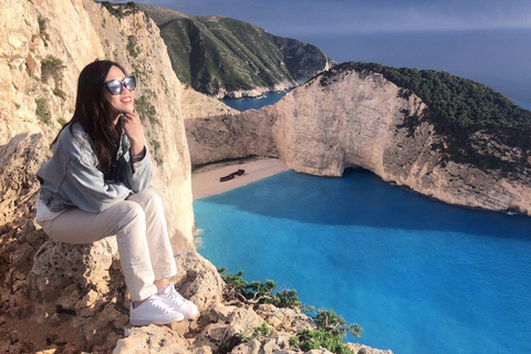 Zante: tour di un giorno della spiaggia dei naufragi e delle grotte blu del mareTour per piccoli gruppi