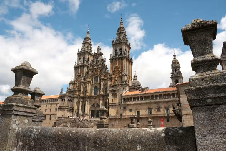 From Lisbon: Santiago de Compostela Day Trip with Fatima