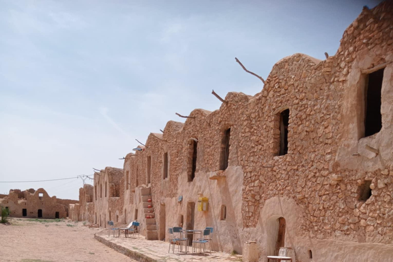 Vanuit Djerba: Dagtrip naar Tataouine Chenini