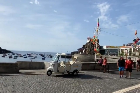 Skywalk et visite du village de pêcheurs en tuk-tuk (Cabo Girão)