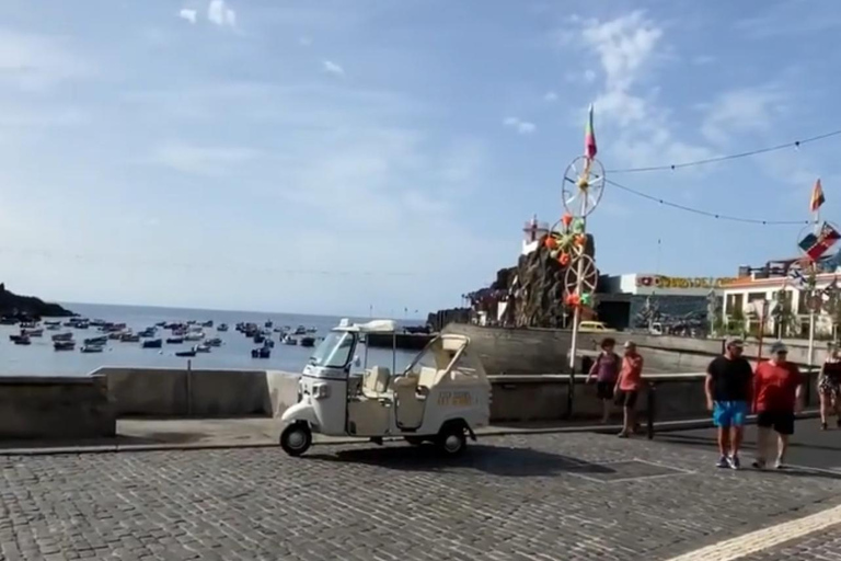 Skywalk et visite du village de pêcheurs en tuk-tuk (Cabo Girão)