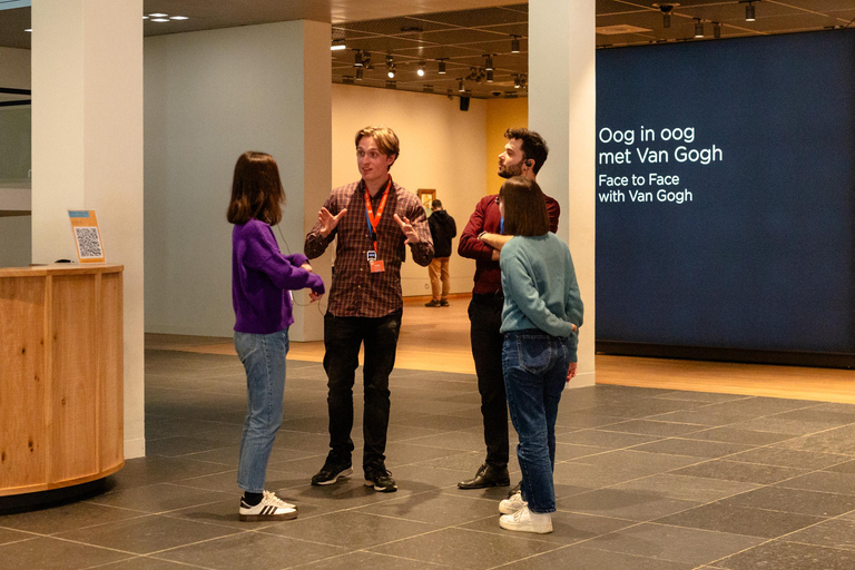 Amsterdam: wycieczka z przewodnikiem po Muzeum Van GoghaAngielski przewodnik na żywo