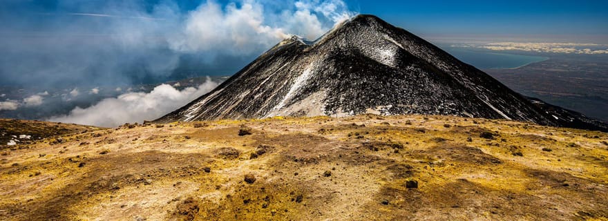 Mont Etna : cratères supérieurs en 4x4 et trek