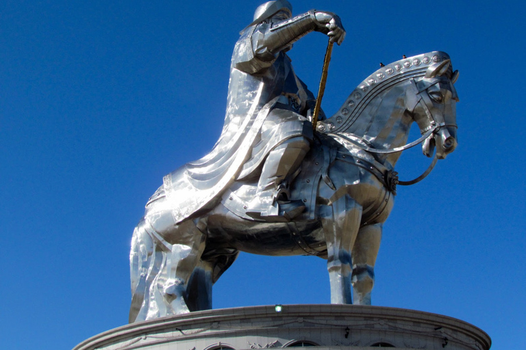 成吉思汗雕像和特日勒吉国家公园全日游成吉思汗雕像和特日勒吉国家公园私人一日游