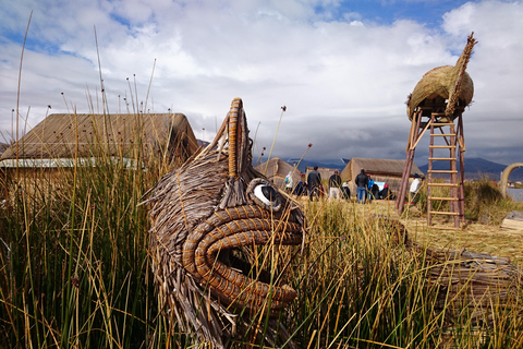 Puno : excursion d&#039;une journée aux îles flottantes d&#039;Uros et à l&#039;île de Taquile