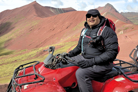 Excursion en quad à la Vallée Rouge et à la Montagne Arc-en-ciel avec repasExcursion en quad double avec petit-déjeuner et déjeuner